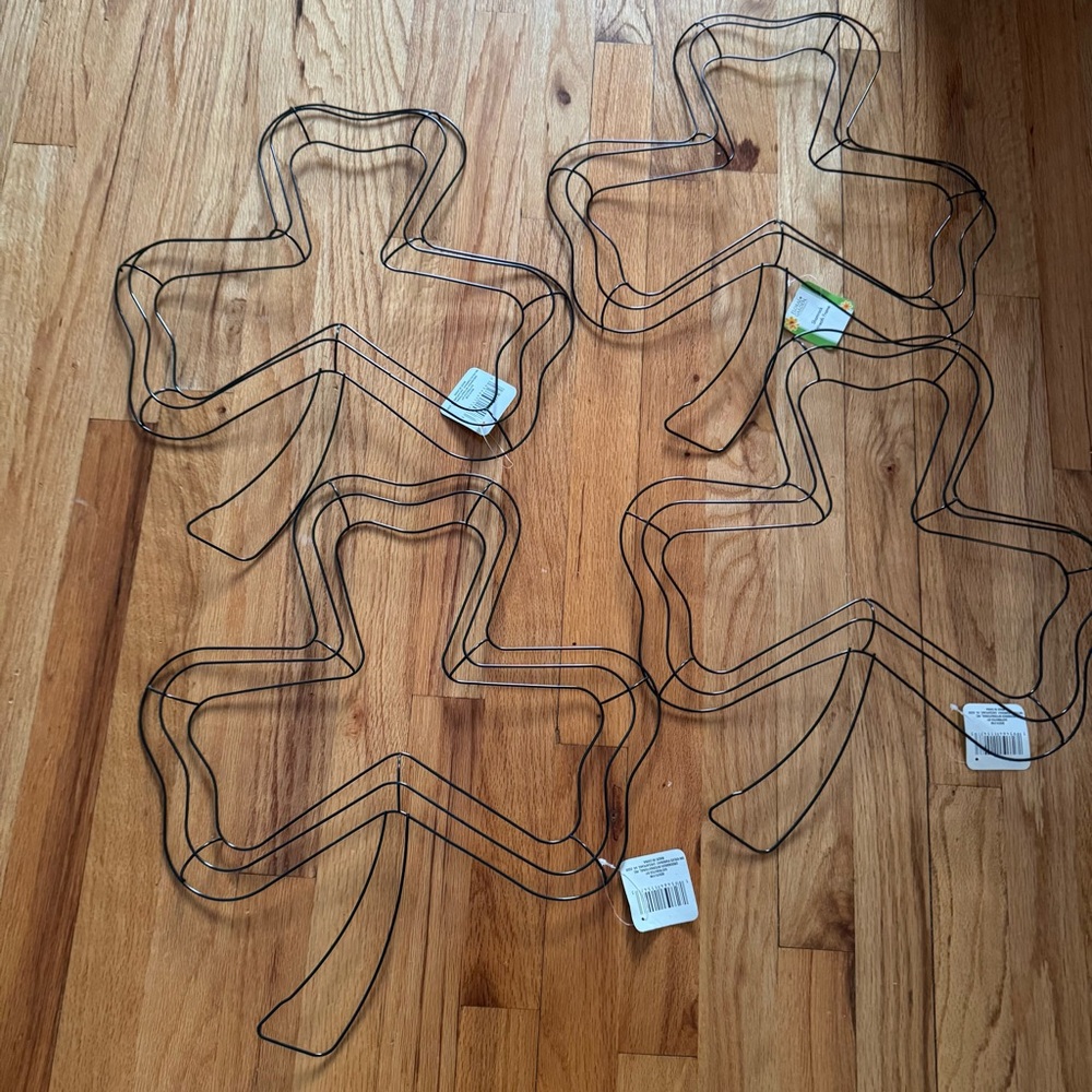 (4) Shamrock Shaped Wire Wreath Frame 18.75x16 in.